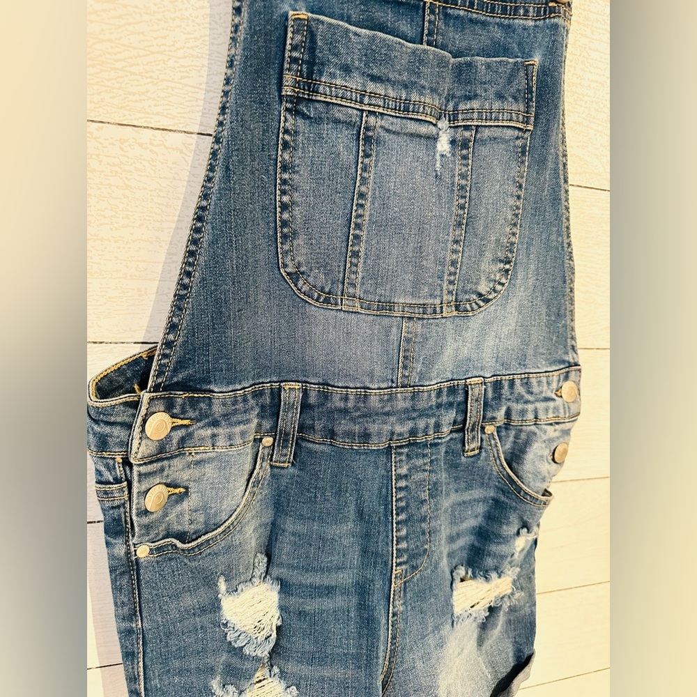 Bibs/overalls.. Size medium. Great condition.. only worn a few times..